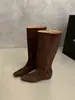 Botas versátiles de caña alta con punta cuadrada para otoño 2026, botas hasta la rodilla, nuevas botas estilo caballero de gamuza para mujer, estilo francés