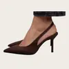 Modelo de comércio exterior transfronteiriço, sapatos femininos de salto alto bico fino da moda verão 2026, tamanhos 40-43, sandálias elegantes slip-on de tamanho grande