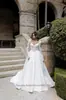 Vestido de noiva quadrado de manga longa com renda, estilo corte europeu e americano, cetim, elegante e atmosférico, adequado para cerimônias de casamento na igreja ao ar livre