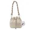 Bolso de paja tejido para mujer 2026 nuevo diseño de nicho bolso cruzado primavera/verano para vacaciones en la playa bolso tipo cubo de playa