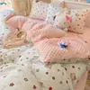 Juego de cuatro piezas de algodón acolchado de dibujos animados clase A estilo ins de algodón fresco + terciopelo de frijol cálido juego de tres piezas funda de edredón para dormir solo o para dos personas