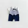 Roupa de Verão para Meninos 2026 Novo Estilo Macacão Bebê com Suspensório Gola Redonda Infantil Verão Casual Patchwork Classe A de Verão