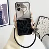 Adequado para Capa de Celular Xiaomi Mixflip2, Samsung Zflip7 Estampa de Leopardo Bolinha de Pelo Cordão de Mão Zflip6 Capa Protetora