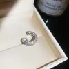Brinco de Clipe Cruz Estrela de Zircônia para Mulheres Sem Orelhas Furadas, Ear Cuff de Moda Tendência e Único, Acessório de Orelha de Luxo Leve de Nicho