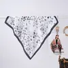Bufanda Versátil de Nuevo Estilo 70*70 Bufanda de Seda Artificial para Mujer, Bufanda Cuadrada Pequeña Versátil Estilo Lujo Ligero para Venta al por Mayor Pañuelo de Cuello