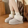 Botas de nieve cálidas con suela gruesa, que aumentan la altura y forro de felpa para mujer, nuevo estilo de invierno 2026, zapatos esponjosos, botas de algodón estilo Noreste para mujer