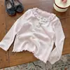Camiseta de Manga Larga para Niña 2026 Nuevo Otoño Suave Alta Elasticidad Patrón de Corazón Jacquard Cuello de Encaje Botones Arriba Camiseta Base