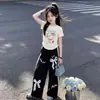 2026 Moda Coreana Elegante e Único Top de Manga Curta Verão Doce Desenho Animado Laço Casual Calça de Perna Larga Conjunto de Duas Peças