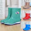 Botas de lluvia para mujer con forro polar, zapatos cálidos para todas las estaciones, zapatos impermeables de moda, zapatos de algodón de tubo alto antideslizantes, botas de lluvia, cubrezapatos de goma para invierno