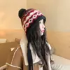 Gorro de punto versátil estilo coreano Fair Isle para otoño e invierno, estilo japonés, hace que la cara se vea más pequeña, adecuado para cabezas grandes, gorro de lana, a prueba de frío, cálido y protege los oídos