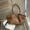 Bolsa Textura Trançada de Nicho Feminina 2026 Nova Moda Outono Retro para o Trabalho Bolsa Tote Grande Capacidade Bolsa de Ombro