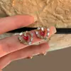 Pendientes Sencillos Pequeños Rojos de Amor con Circonita Luz de Lujo Diseño de Nicho Lindos Exquisitos Pendientes de Moda Versátiles