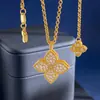 Moda de Luxo Leve Pingente Flor Geométrica Flor de Losango com Pedras Preciosas em Toda a Superfície Colar Curto Colar Personalizado de Trevo de Quatro Folhas com Pedras Preciosas em Toda a Superfície