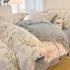 Juego de Cuatro Piezas de Leche Gruesa Clase A Estilo Sábana Ajustable Estampado Floral Pequeño Invierno Coral Fleece Franela Funda Nórdica Sábana Juego de Tres Piezas