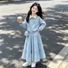 Conjunto de Moda para Meninas Primavera e Outono Novo Estilo Primavera e Outono Moletom Doce com Gola de Laço Conjunto de Duas Peças Saia Fofa