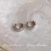 Pendientes Minimalistas de Estrella Hueca Super Versátiles con Diseño Único, Pendientes de Botón de Estilo Cool de Alta Gama para Mujer