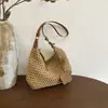 Bolsa de palha tecida nicho estilo coreano para mulheres, nova tendência primavera 2026, bolsa versátil vazada para praia e ombro/transversal