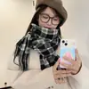 Bufanda de Cuadros Estilo Británico para Mujer 2025 Invierno Nueva Moda Atmósfera de Alta Gama Bufanda Gruesa con Borlas Al por Mayor