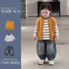 Conjunto Nuevo para Niños 2026, Ropa de Otoño para Bebé Niño, Conjunto de Tres Piezas Súper Elegante de Chaleco Tejido y Camiseta Básica Estilo Coreano para Niños