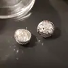 Populares Aretes Semirculares Plisados Texturizados Metal Estilo Frío Aretes Hielo Triturado Moda de Alta Gama Aretes Elegantes para Mujer