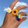 Conjunto de 3 Anéis Florais Estéreo com Margaridas em Relevo Série Pequena Fresca Joias Atacado
