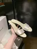 ¡Stock Disponible, Enviado al Instante! Zapatos Estilo Mismo de Mamá Uva, Versión Coreana, Estilo Minimalista de Moda, Correa Única, Punta Redonda, Sandalias de Tacón Bajo para Mujer