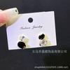Pendientes pequeños asimétricos japoneses y coreanos con microincrustaciones de circonitas geométricas cuadradas, diseño de nicho de moda simple, pendientes tipo botón