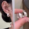 Pendientes de lujo ligeros con diseño de moda y hebilla circular para mujer, nuevos y modernos, de nicho, sencillos y de alta calidad.