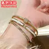 Pulseira de Aço Inoxidável Mais Vendida para Mulheres, Pulseira Circular de Alto Padrão Banhada a Ouro com Diamantes, Joia Tendência de Aço Titânio de Luxo Leve