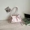 Nuevo Bolso Cubo Minimalista de Nicho 2026 para Mujer, Bolso Cruzado de Hombro Versátil de Moda Coreana con un Toque de Lujo para el Trayecto al Trabajo