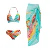 Colección de bikinis europeos y americanos 2027, con bikinis halter de alta gama estampados para mujer, un conjunto de playa popular y deslumbrante para ventas transfronterizas