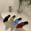 Chinelos Tanga Minimalistas Franceses Femininos Verão Novo Estilo Férias ao Ar Livre Sola Lisa Macia Sandálias Romanas Calçados