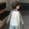 Camiseta de Manga Larga Rayada para Niños, Estilo Primavera y Otoño, Camiseta Base de Dibujos Animados de Moda para Niños, Nuevo Modelo 2026, Atuendo de Primavera para Niños Pequeños de 5 Años