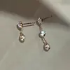 Aretes asimétricos de diamantes brillantes para mujer, aretes de lujo ligero de nicho de alta gama con borlas y circonita, aretes pequeños y exquisitos para mujer
