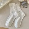 Calcetines de algodón puro para mujer de otoño e invierno, con diseño de lazo, calcetines versátiles de estilo japonés hasta la pantorrilla, perfectos para combinar con tenis, y calcetines con volantes de estilo coreano