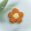 Ganchillo de Mano Lindo Flor de Pompones de 4 Agujas Flor de Lana Tejida a Mano DIY Bolso Tejido a Mano Accesorios para el Cabello Flor para Zapatos Accesorios de Ramillete
