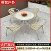 Mesas y Sillas de Exterior para Patio Balcón Áreas de Ocio, Juego de Tres Piezas para Cafetería de Té de Leche, Combinación Sencilla de Silla de Hierro y Ratán para Exteriores