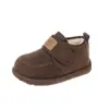 Botas de nieve para niños, nuevo estilo de invierno 2026, zapatos de algodón para bebé, antideslizantes, engrosados, forrados de felpa, con suela suave, cálidos zapatos peludos para niñas.