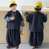 Conjunto de Roupa de Outono para Meninos 2026 Novo Tendência Infantil Suéter Falso Duas Peças Moda Bebê Estilo Coreano Conjunto de Duas Peças Primavera-Outono