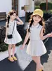 Conjunto Infantil Verão 2026 Novo Estilo Estilo Academia Top Sem Manga Gola Polo Saia Plissada Estilosa Crianças de Meia-idade e Grandes Roupas de Verão