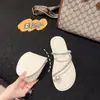 Chanclas de Tanga de Perlas de Celebridad de Internet para Mujer Verano Nuevas Sandalias de Playa de Dedo del Pie de Tanga Estilo Hada Planas Sandalias Antideslizantes de Suela Suave
