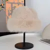 Nova coleção de inverno: Chapéu de pelúcia estilo coreano para mulheres, projetado para fazer o rosto parecer menor, com espessura adicional para aquecimento, e um chapéu de pescador estilo japonês para proteção contra o frio.