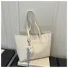 Bolso de un solo hombro, bolso tote de gran capacidad, gamuza de otoño e invierno, bolso nicho estilo coreano, nuevo modelo popular, último color liso, diseño simple