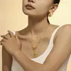 Estilo chique europeu e americano amor borla laço colar clavícula estilo doce colar feminino titânio aço banhado 18k ouro