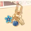 Hebilla en forma de U con Llavero de Flor de Concha Colorida, Accesorio de Bolso Fresco y Femenino, Colgante de Etiqueta de Metal de Aleación