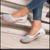 Sandalias Casuales de Verano 2025 de Talla Grande para Comercio Exterior Zapatos de Mujer Tacón de Cuña Europeo y Americano Calado Color Sólido Zapatos Individuales Sandalias Versátiles de Moda