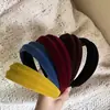 Diadema de Terciopelo Retro Estilo Coreano con Relieve y Ala Ancha para Mujer, Elegante Accesorio para el Cabello que Realza la Apariencia de una Corona Alta y Hace que el Rostro Parezca Más Pequeño