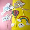 Color Globo Aerostático Niños Estrellas Cara Sonriente Nubes Escena Arcoíris Pastel de Cumpleaños Tarjeta Enchufable Mesa de Postres Enchufable