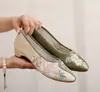 Yun Qing 2024 Otoño Nuevo Zapatos de Tela de Pekín Sencillos Elegantes Temperamento Zapatos de una Sola Capa Cómodos Estilo Étnico Ropa de Té Zapatos para Mujer