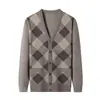 Novedad Otoño/Invierno 2025 Suéteres de Punto para Hombre, Cuello en V Grueso, Cuadros, Cárdigan Mezclado para Hombre, Envío Directo Disponible